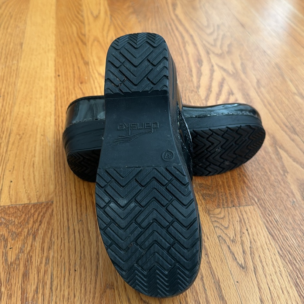 Dansko Clog Black With Grey Print - image 5